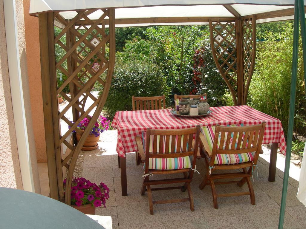 B&B Villa Les Tamaris Régusse Екстериор снимка